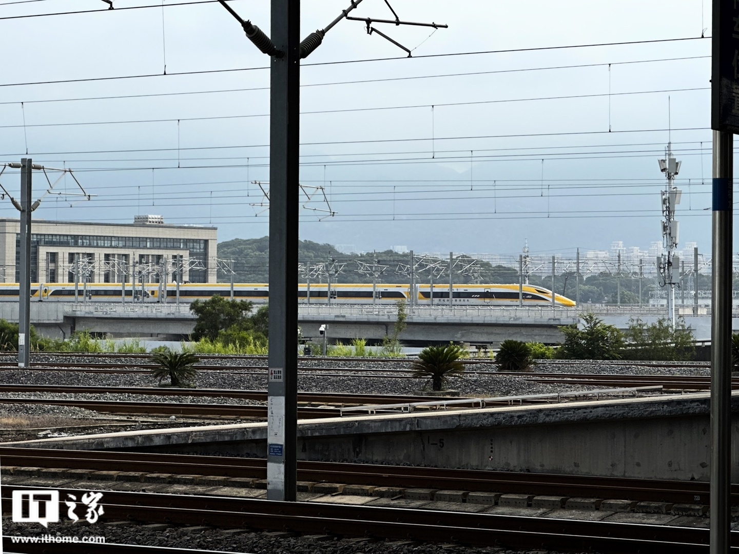 运营时速提升至 400 公里,世界最快高铁动车组 CR450 年内下线